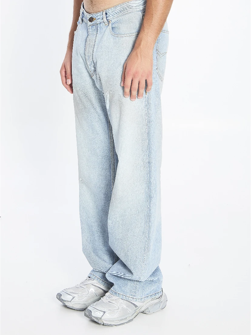 Distressed relaxed jeans