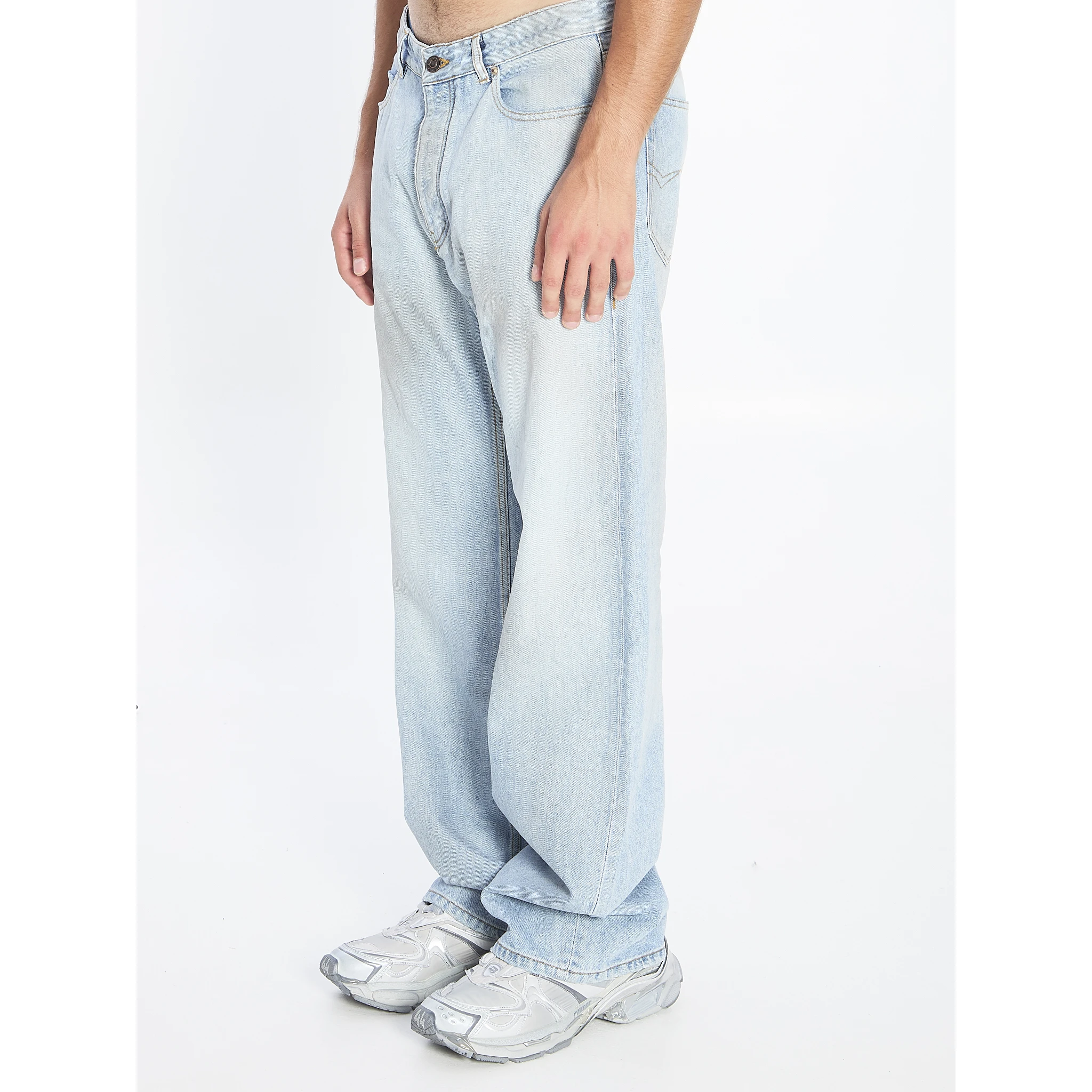 Distressed relaxed jeans