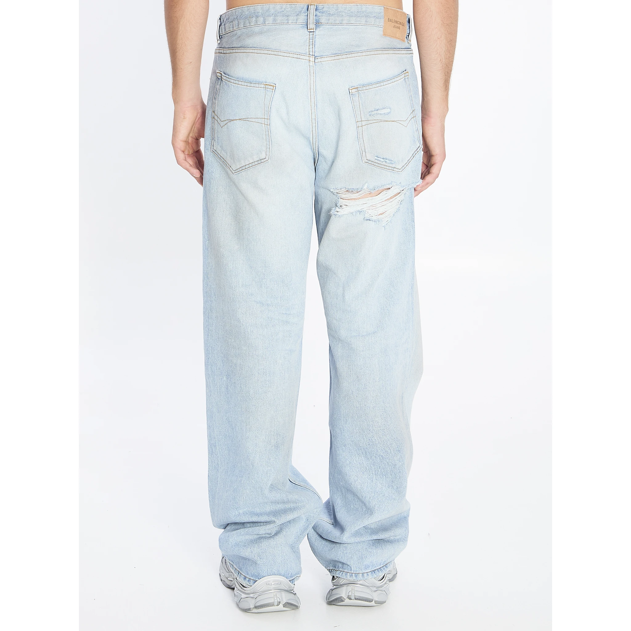 Distressed relaxed jeans