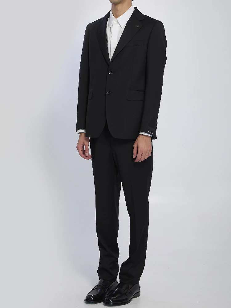 Single-breasted suit in virgin wool alternative