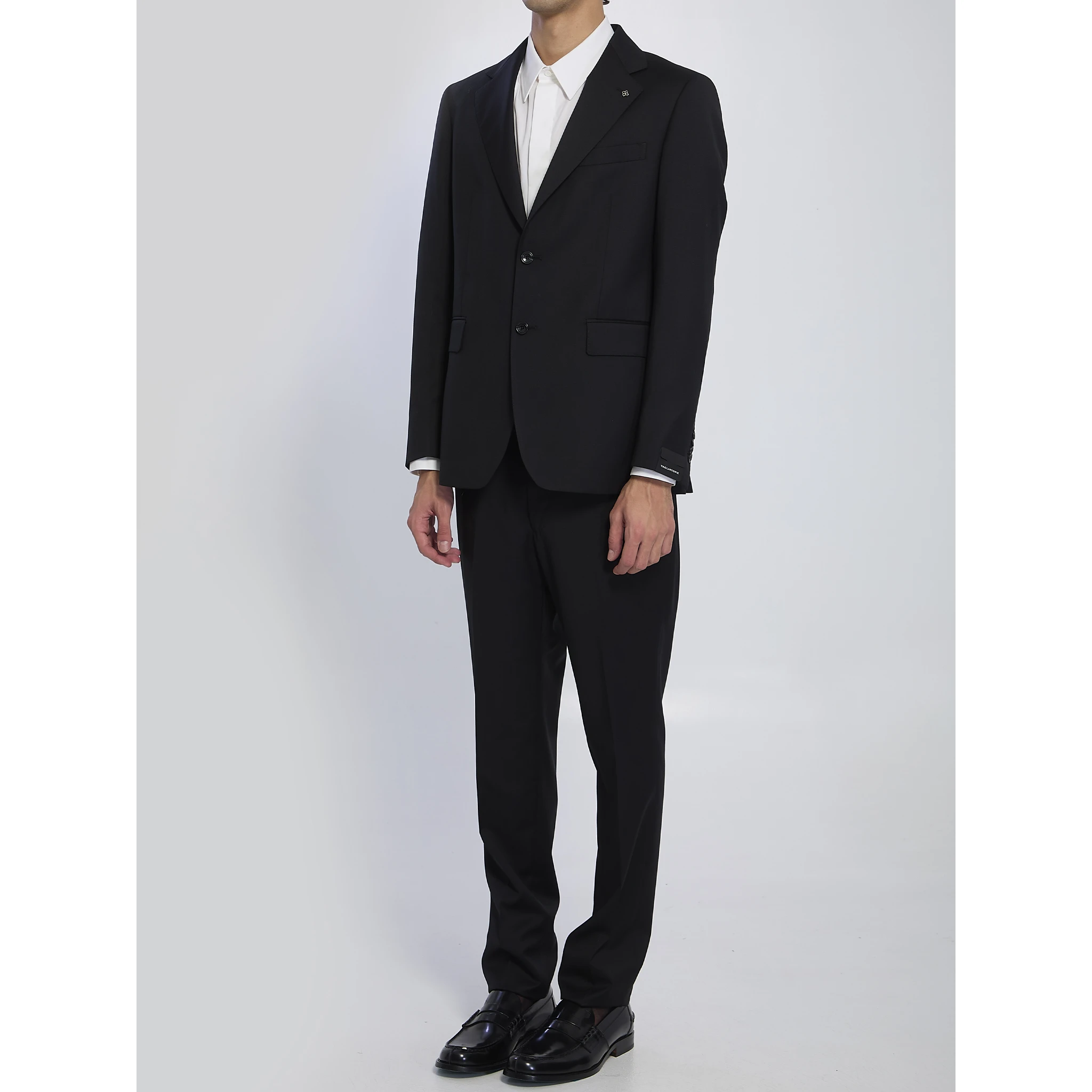 Single-breasted suit in virgin wool