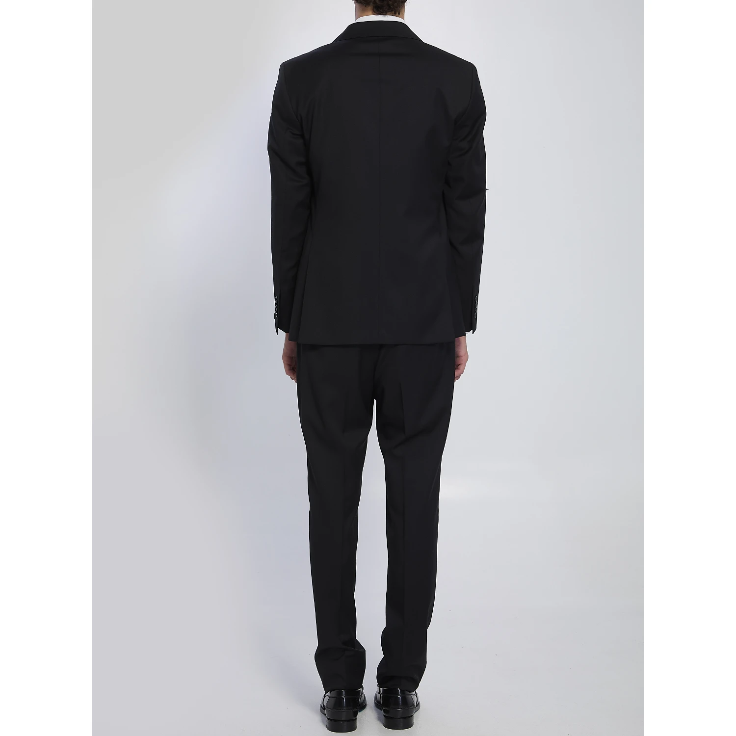 Single-breasted suit in virgin wool