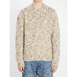 كنزة برقبة دائرية