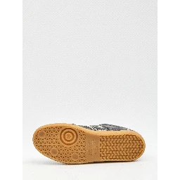 أحذية رياضية مقلدة