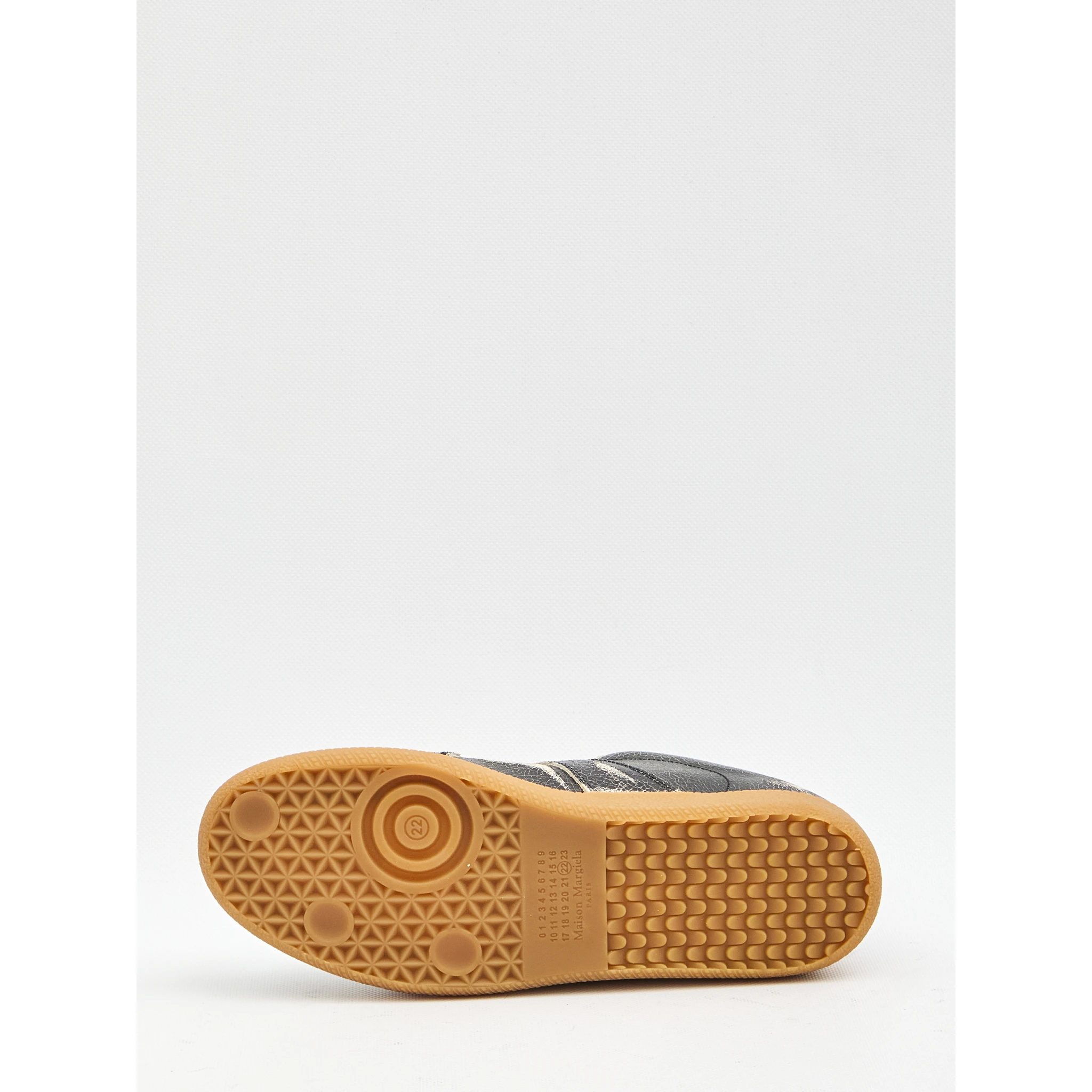 أحذية رياضية مقلدة