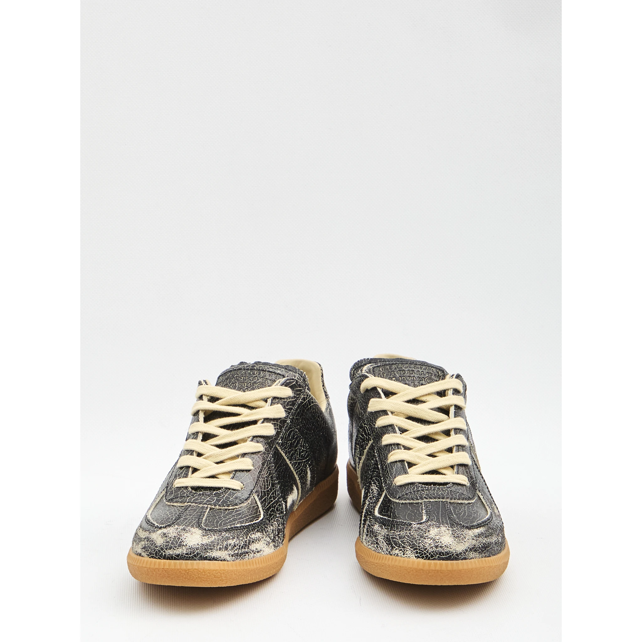 أحذية رياضية مقلدة