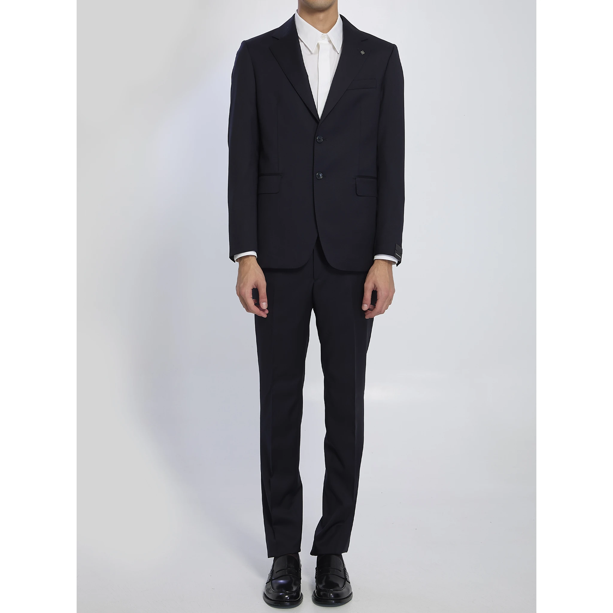 Single-breasted suit in virgin wool