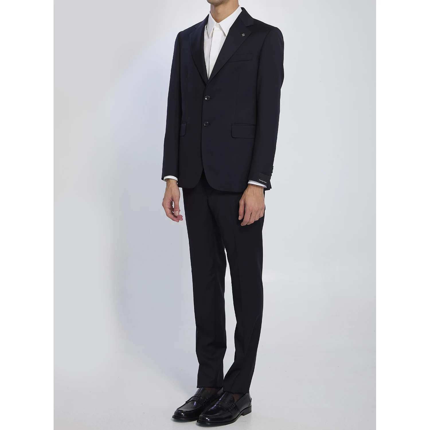 Single-breasted suit in virgin wool
