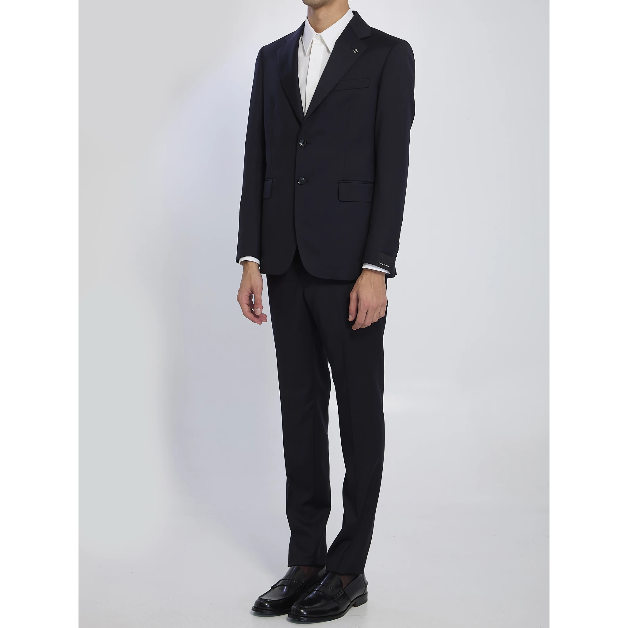 Single-breasted suit in virgin wool