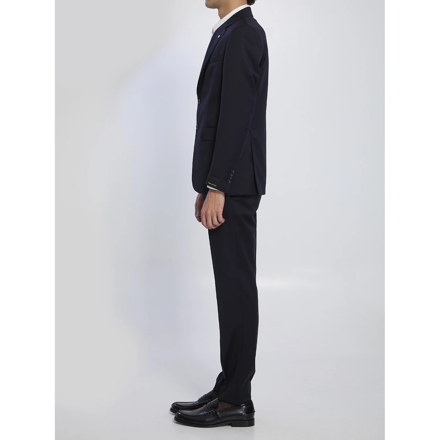 Single-breasted suit in virgin wool