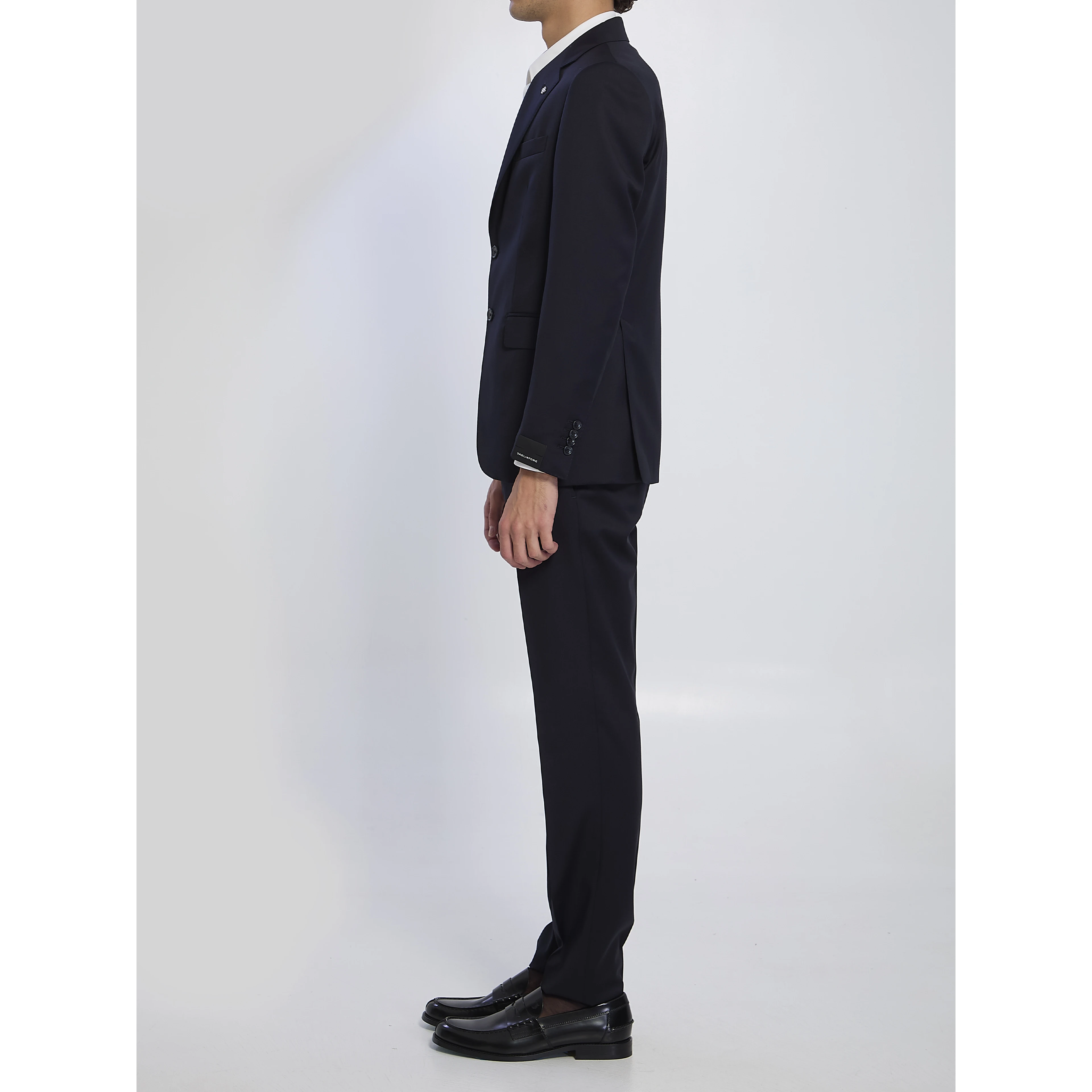 Single-breasted suit in virgin wool