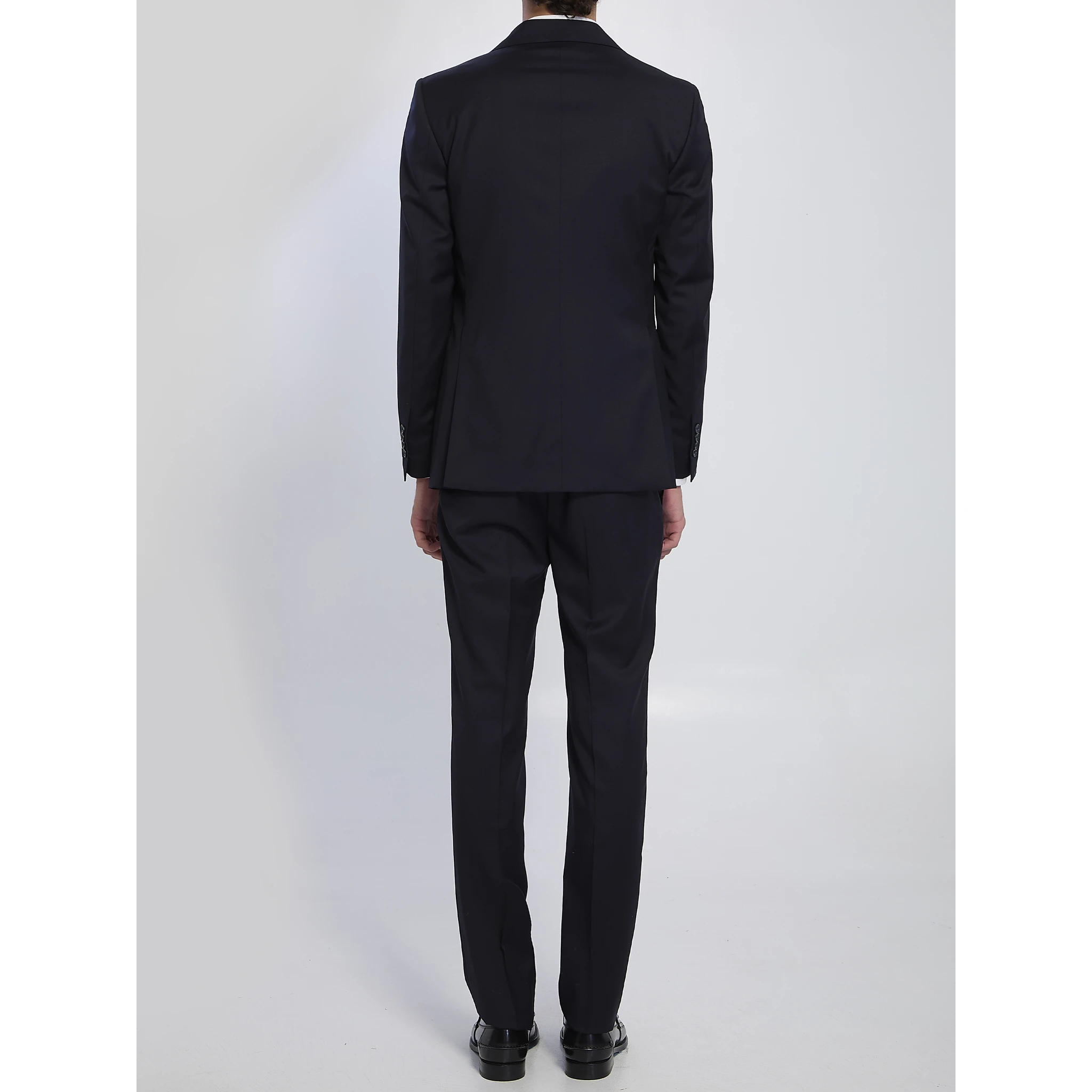 Single-breasted suit in virgin wool