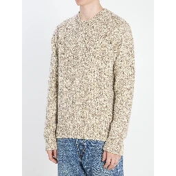 كنزة برقبة دائرية