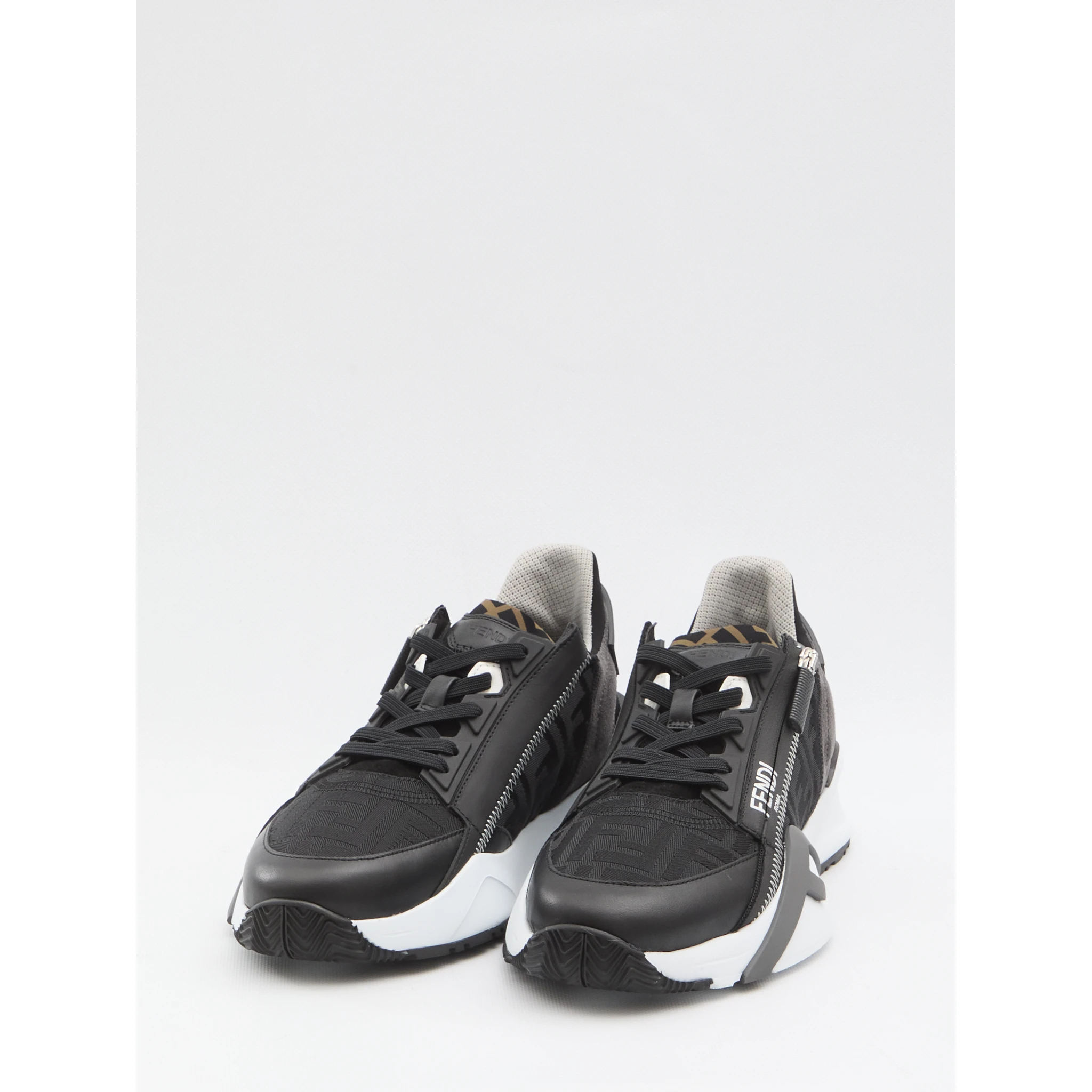 أحذية رياضية من فندي فلو