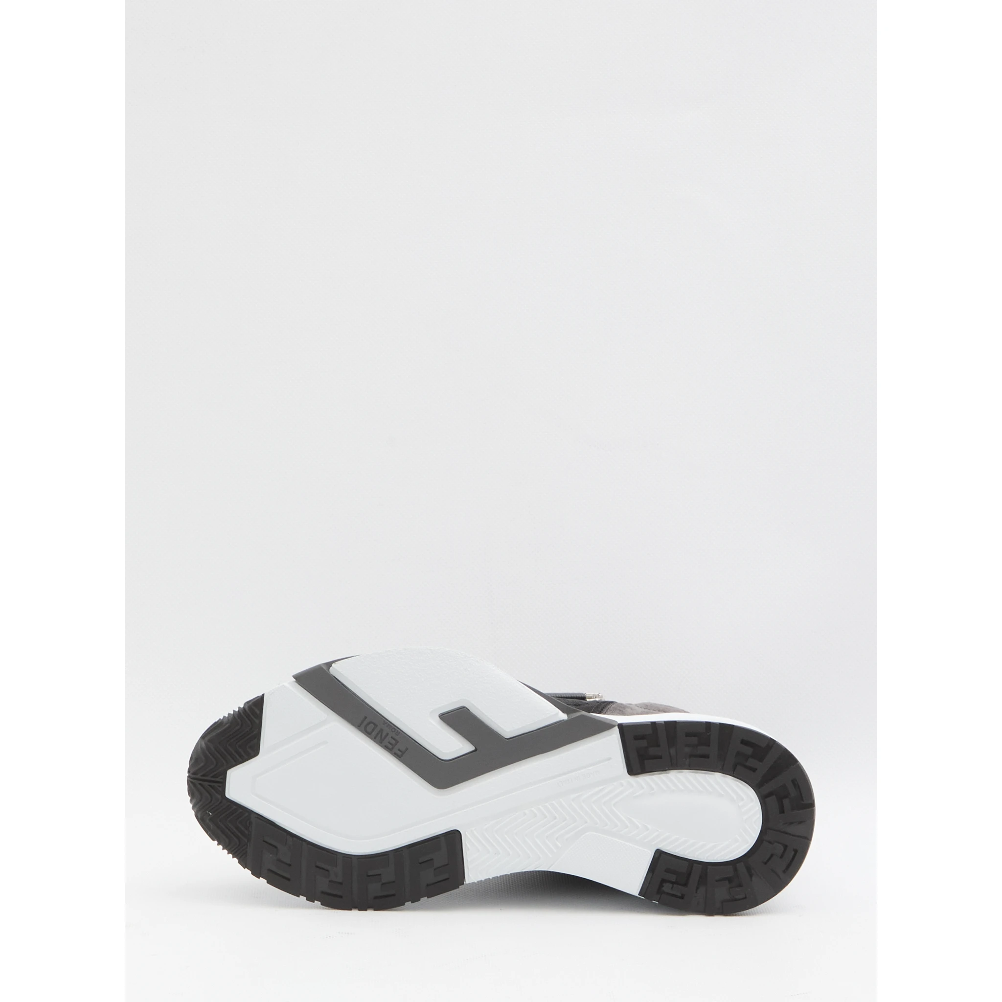 أحذية رياضية من فندي فلو