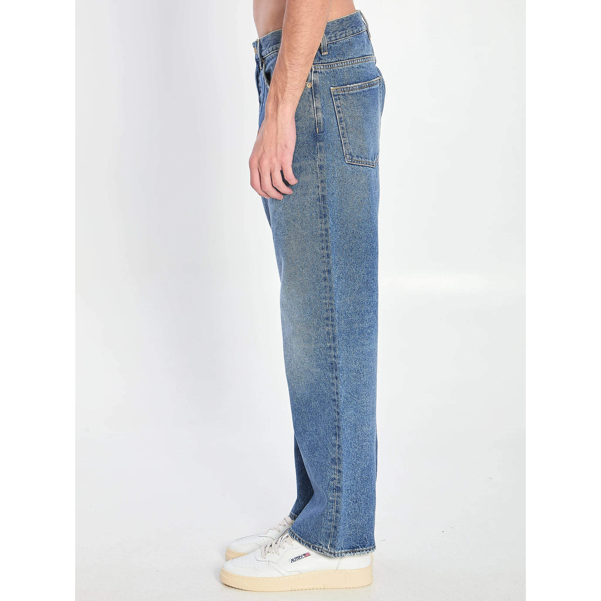 Loose jeans