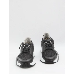 أحذية رياضية من فندي فلو