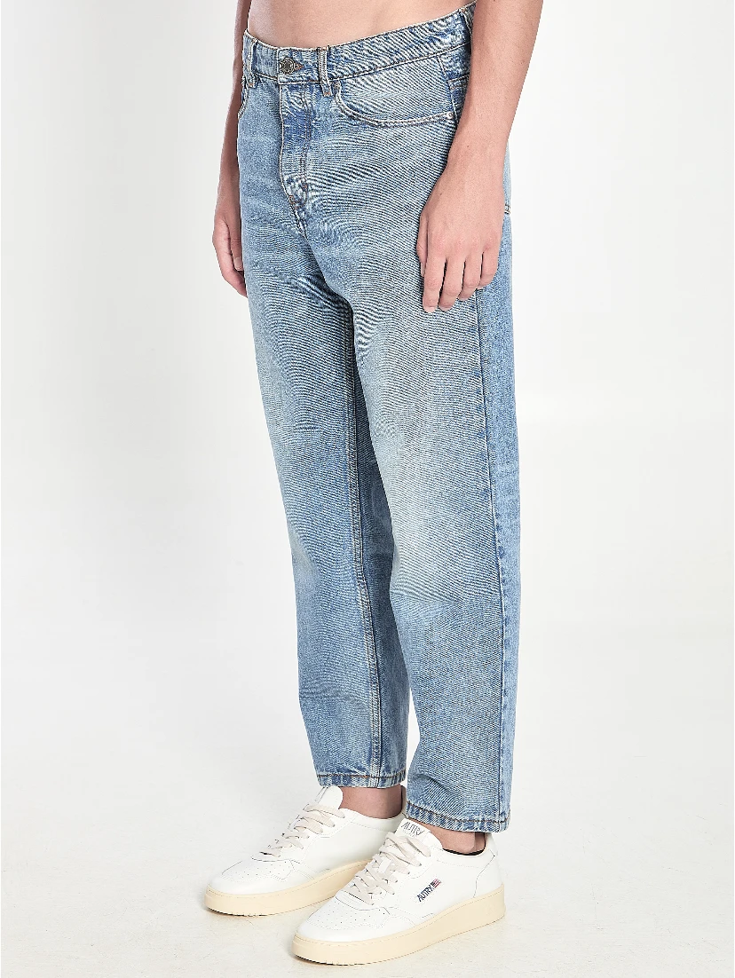 Tapered fit jeans