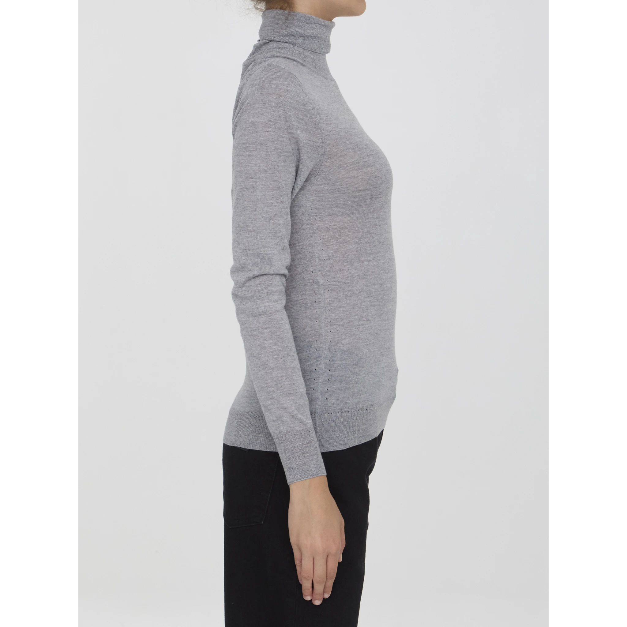 كنزة صوفية برقبة عالية