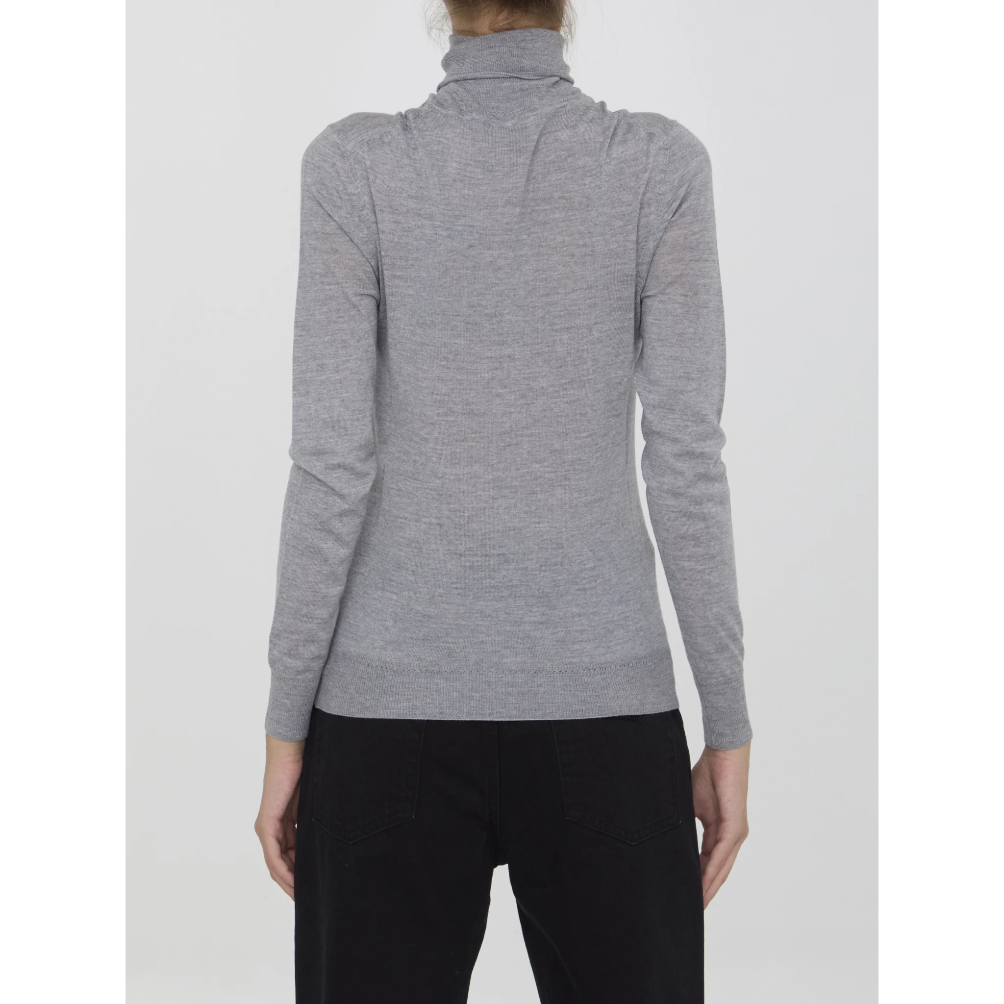 كنزة صوفية برقبة عالية