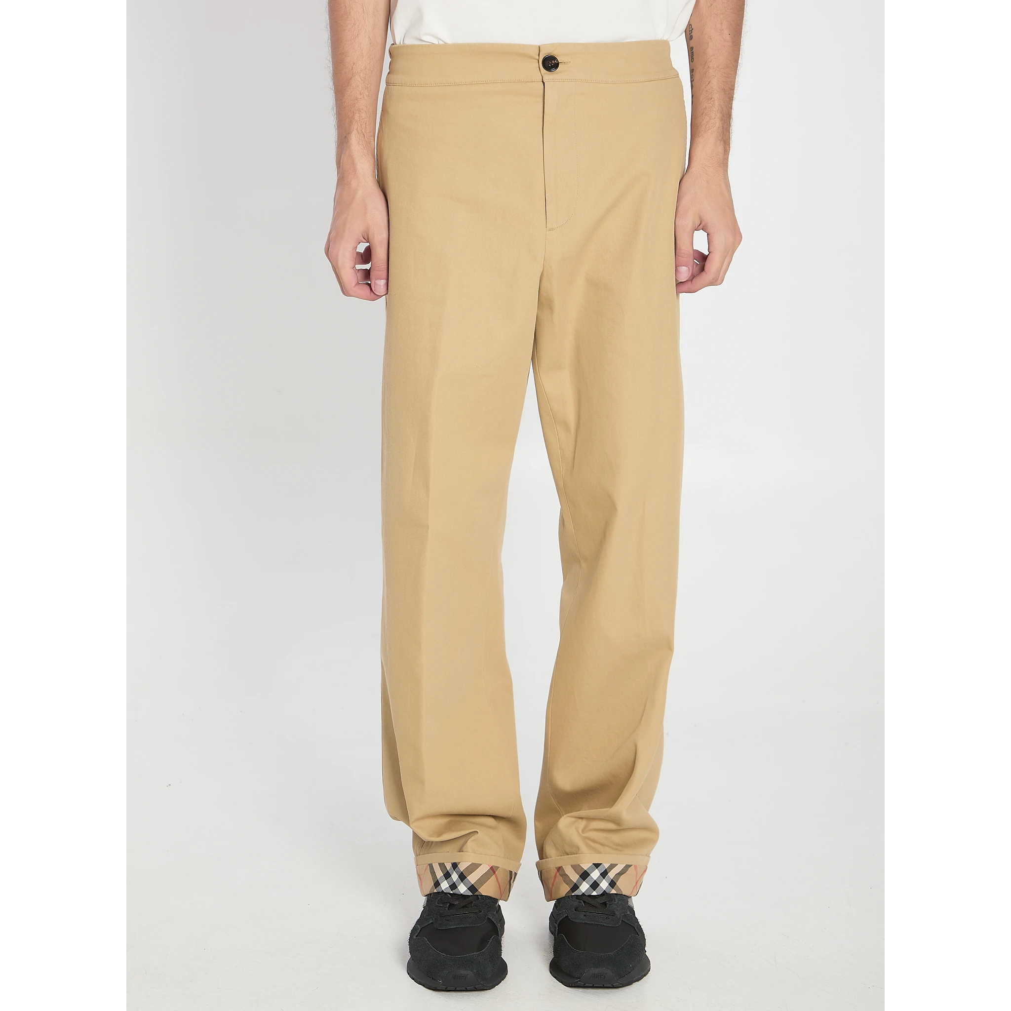 Trousers with elastic band