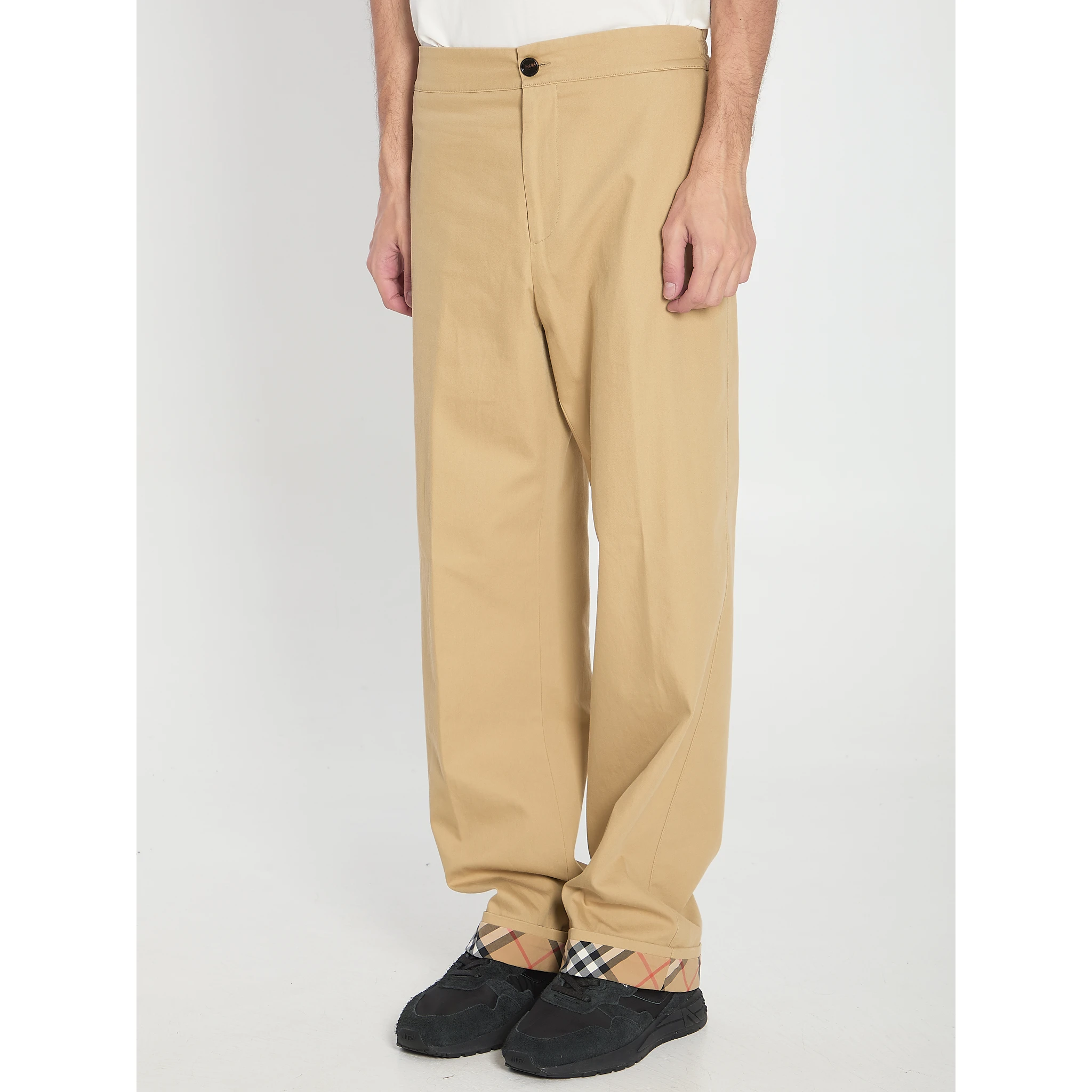 Trousers with elastic band