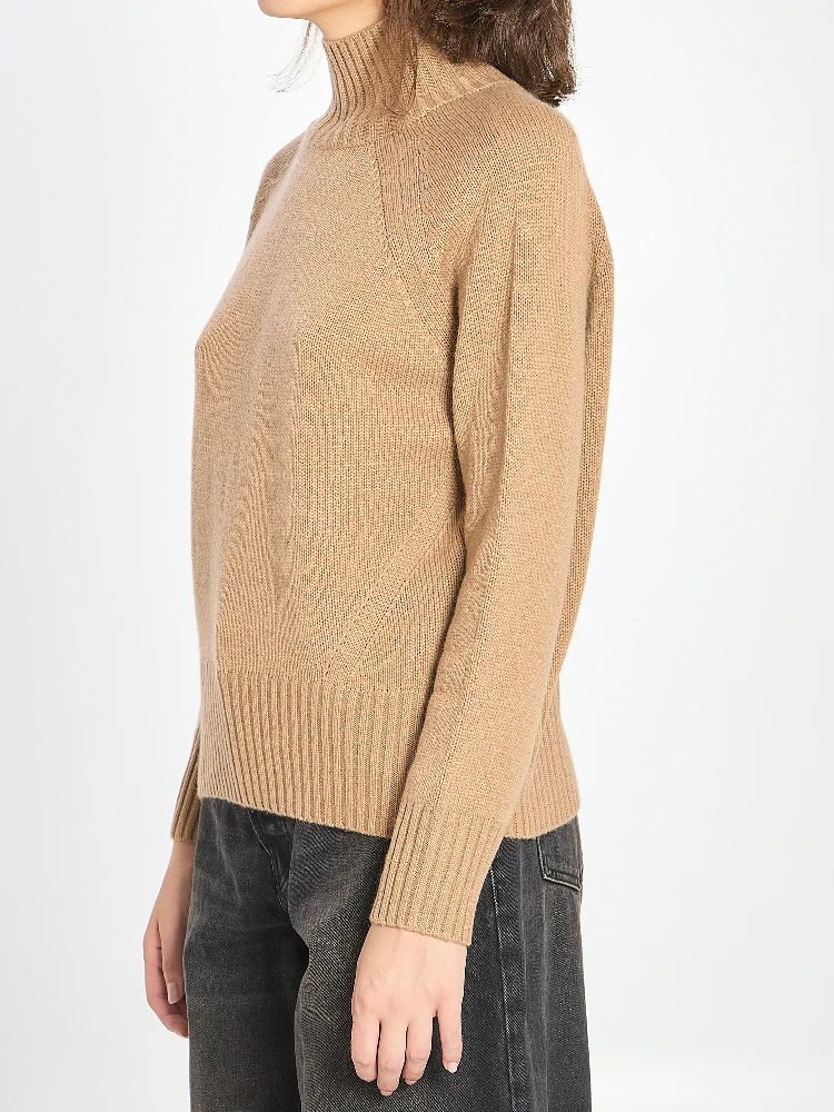 Turtleneck in wool and cashmere alternative