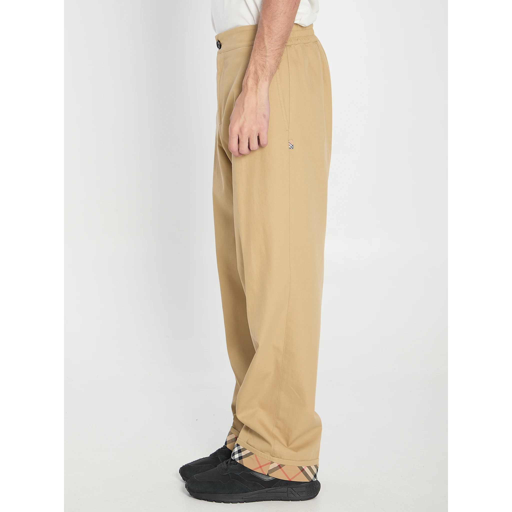 Trousers with elastic band