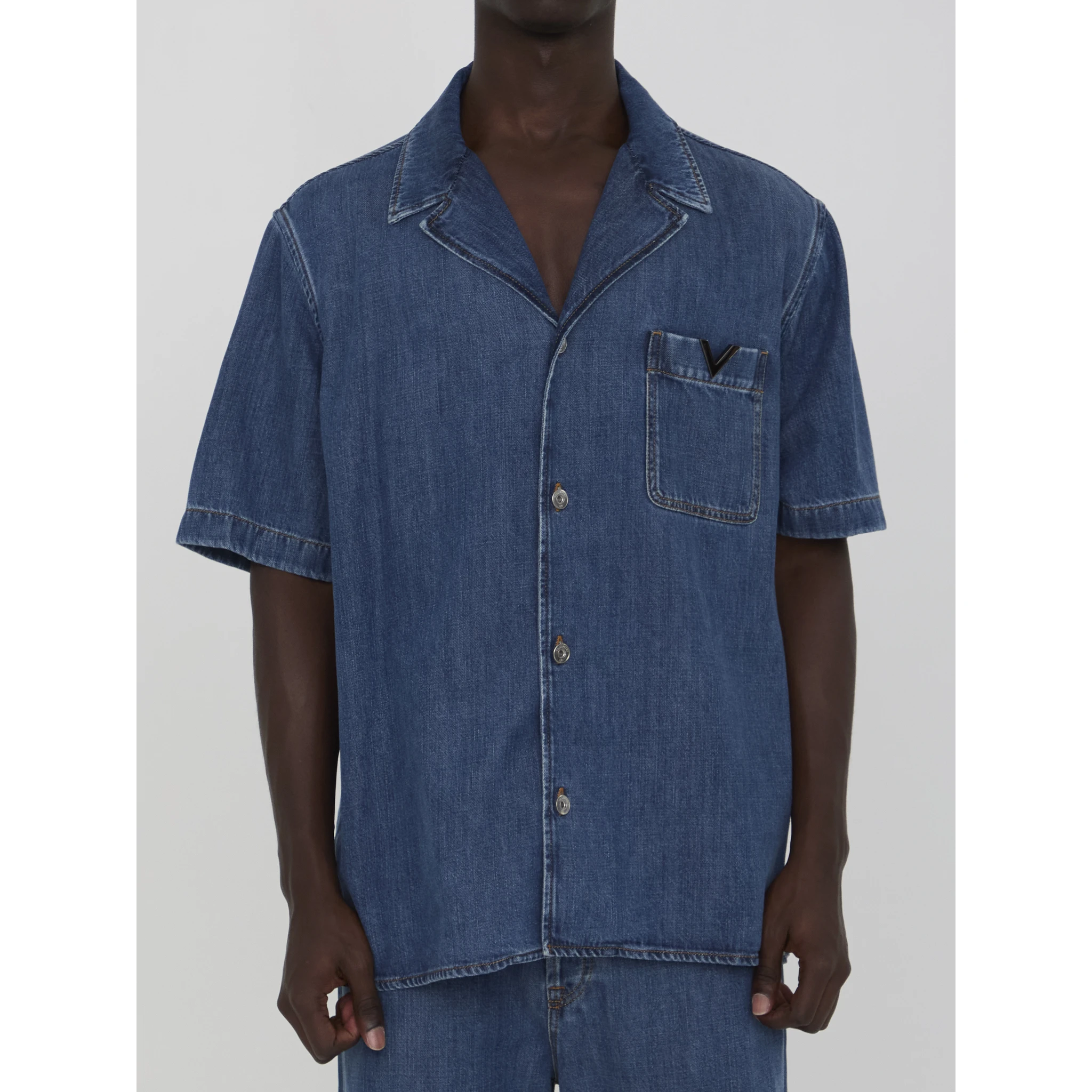 Shirt with metallic V Detail