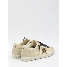 أحذية رياضية سوبر ستار