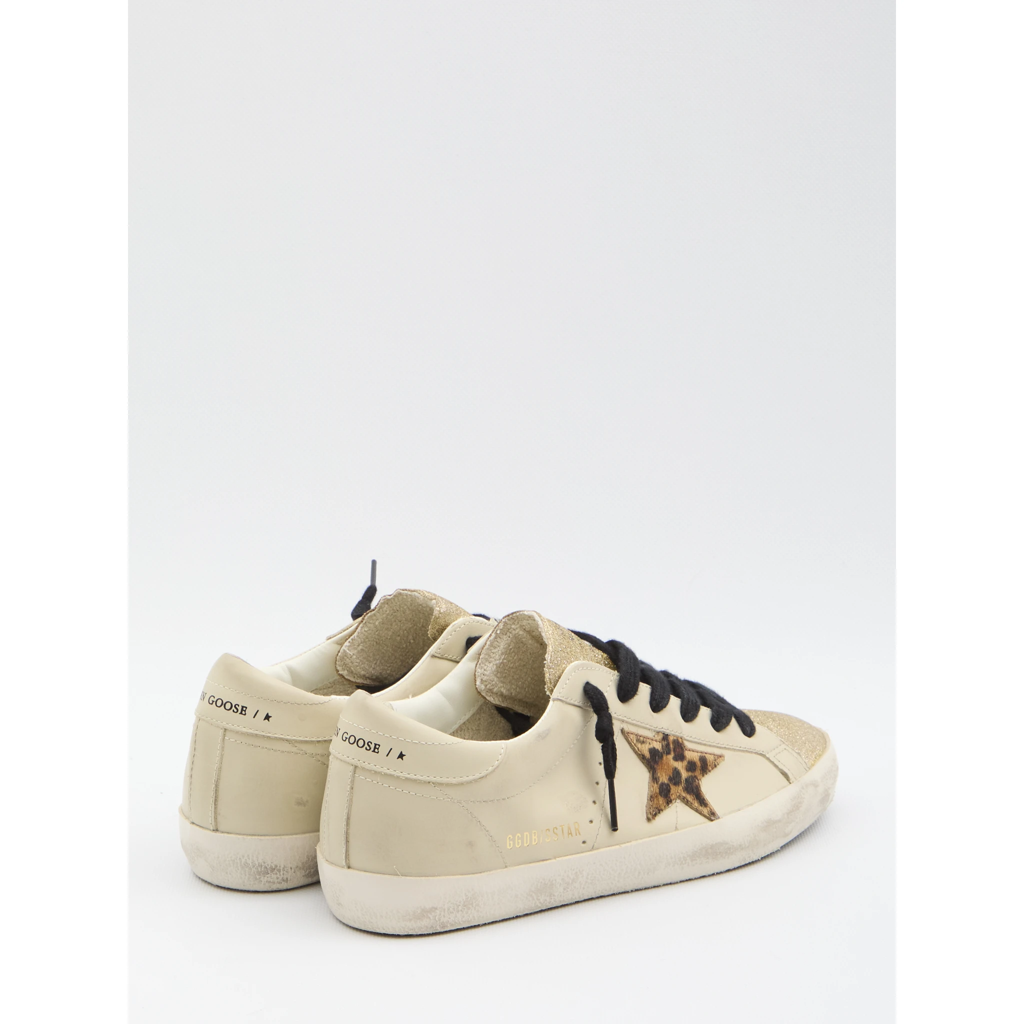 أحذية رياضية سوبر ستار