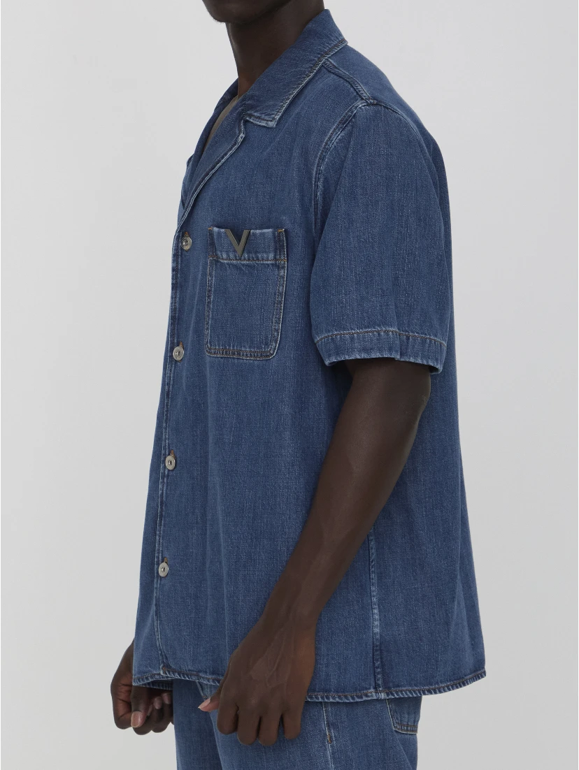 Shirt with metallic V Detail