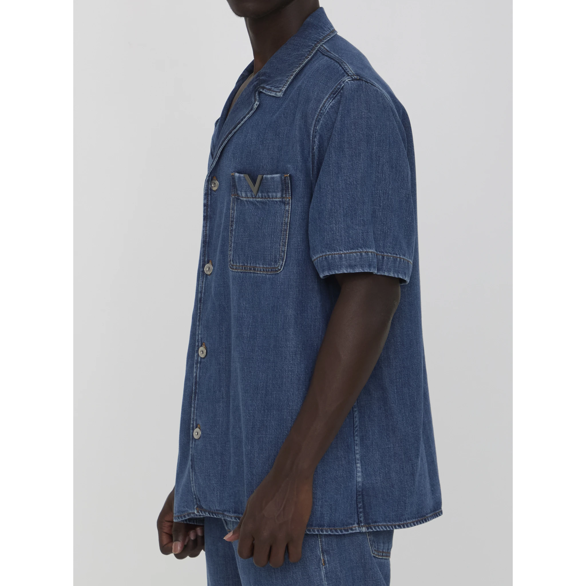 Shirt with metallic V Detail