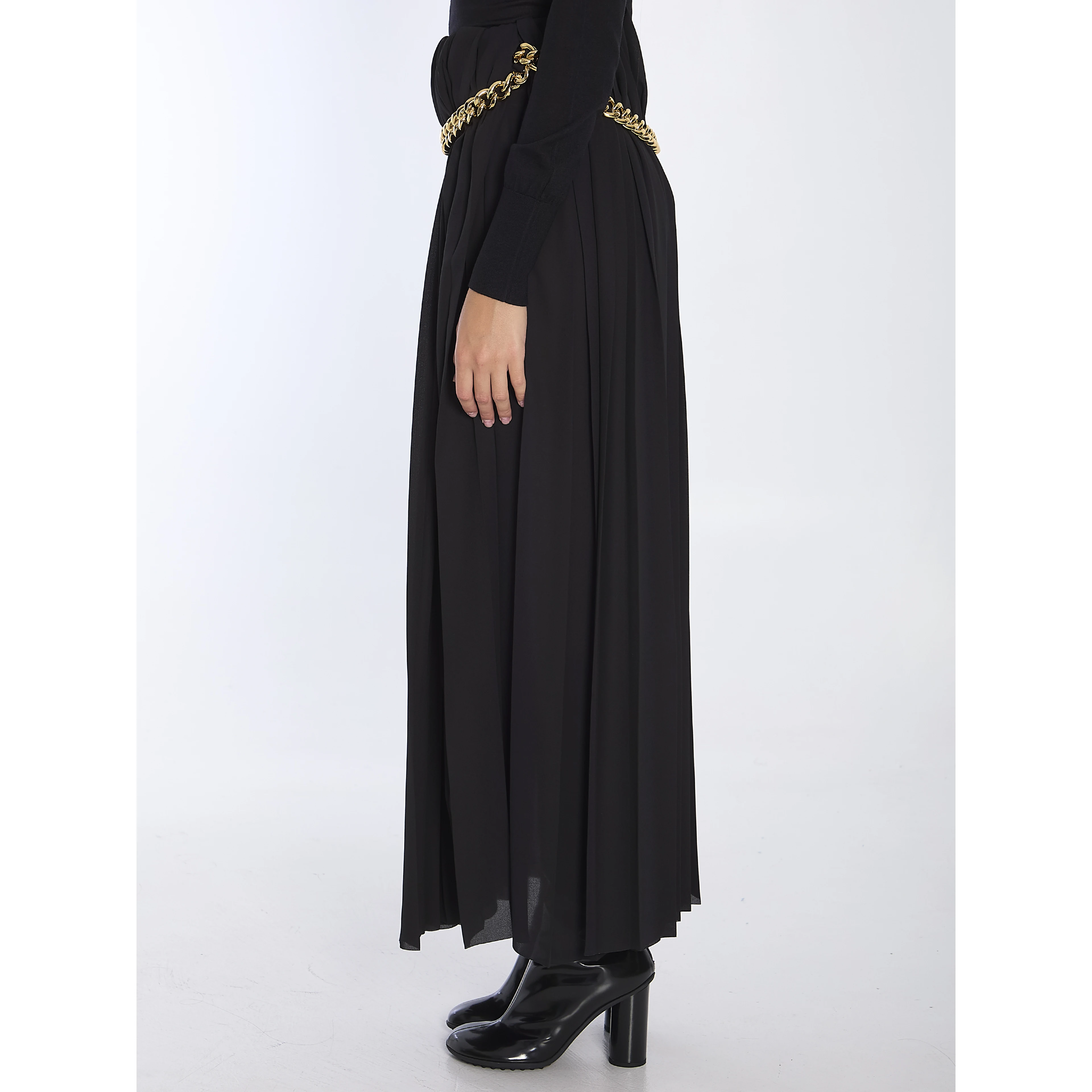 تنورة مطوية