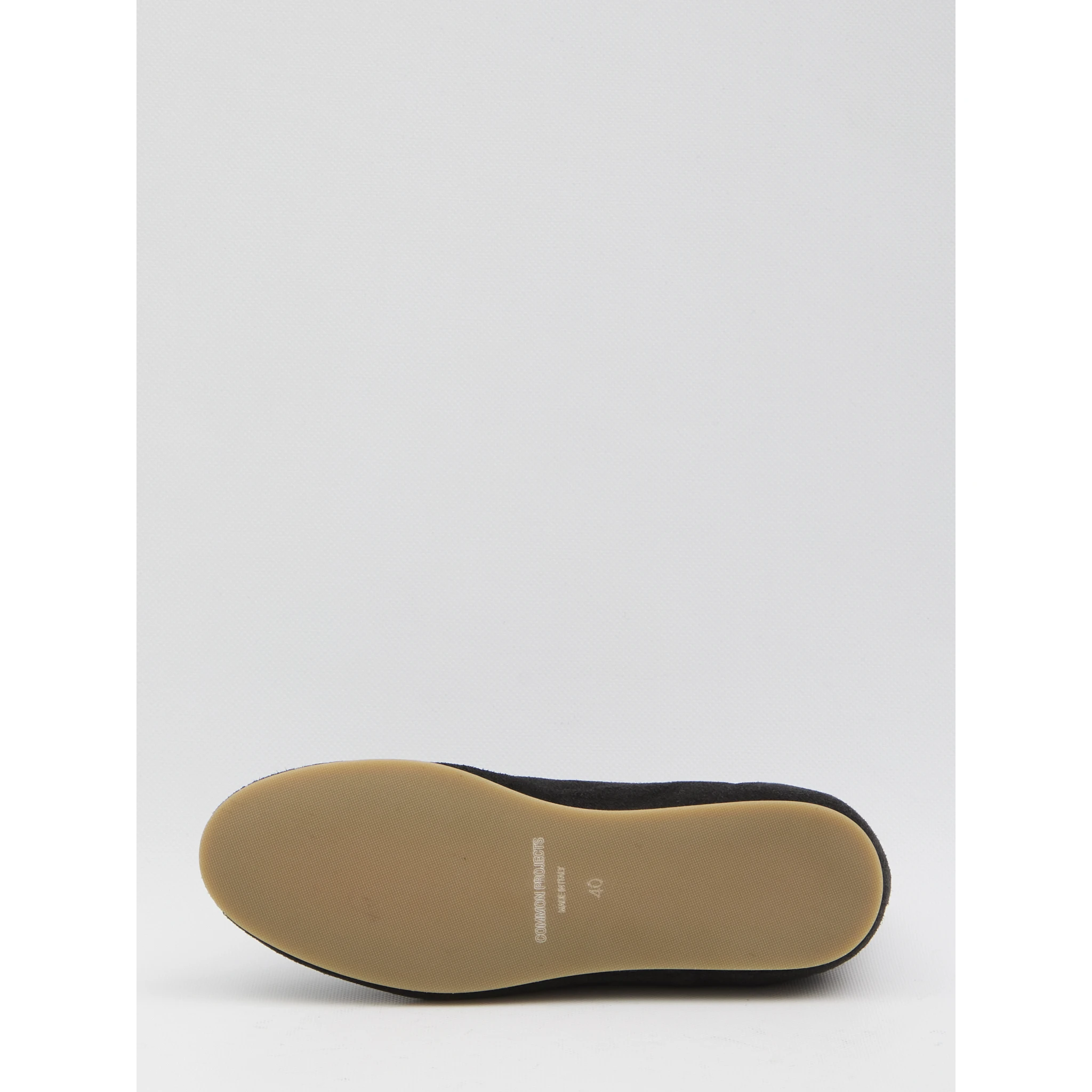 Driving sneakers in suede