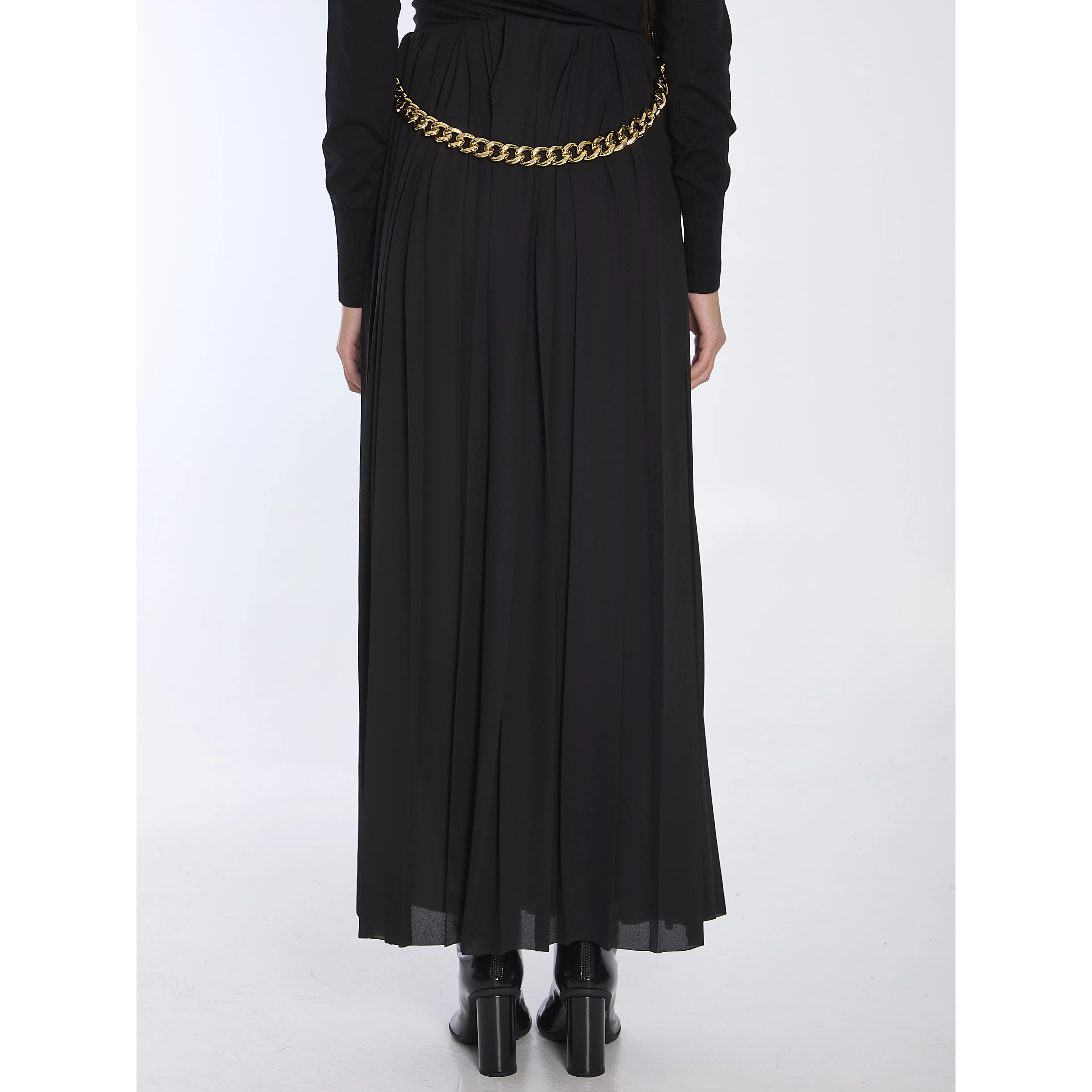 تنورة مطوية