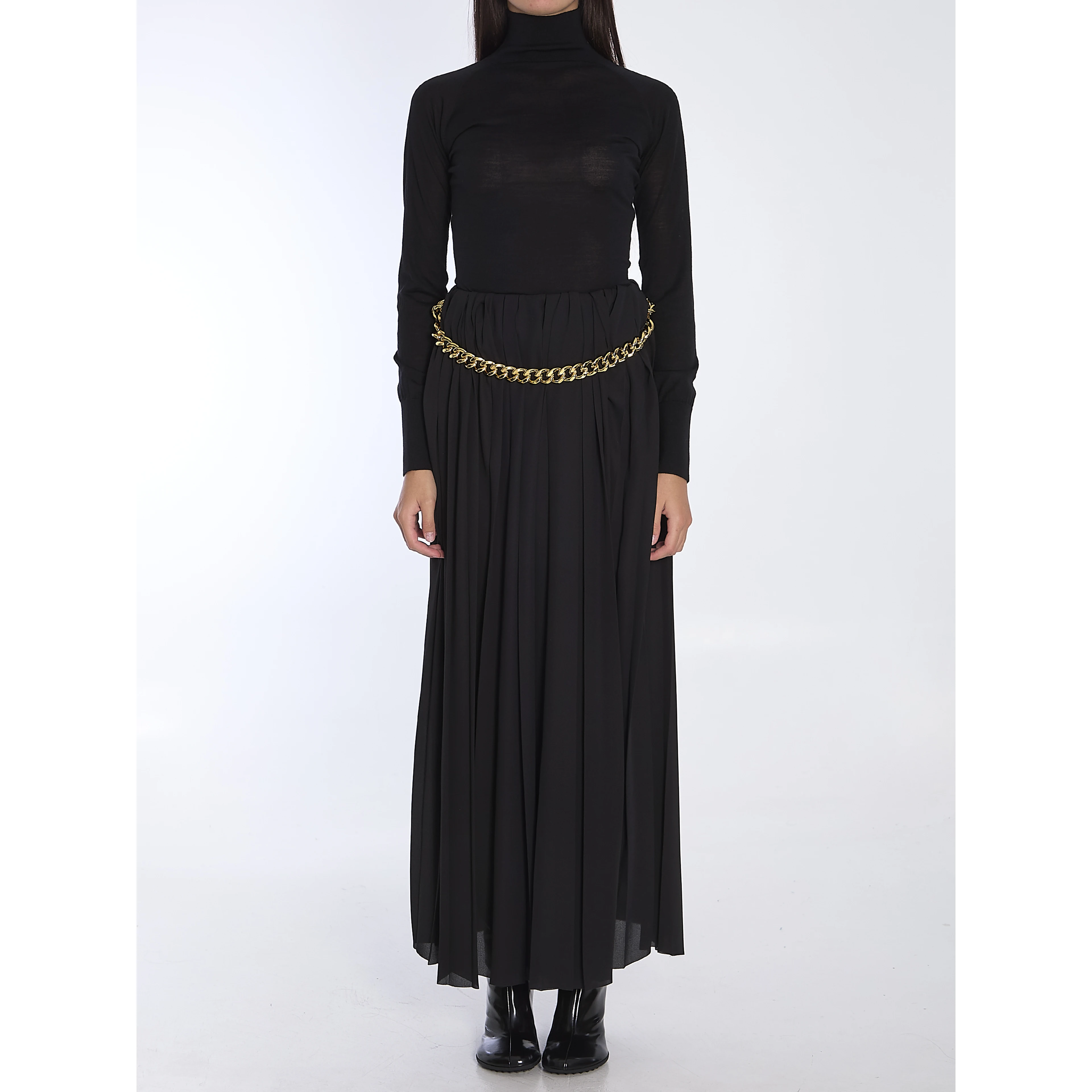 تنورة مطوية