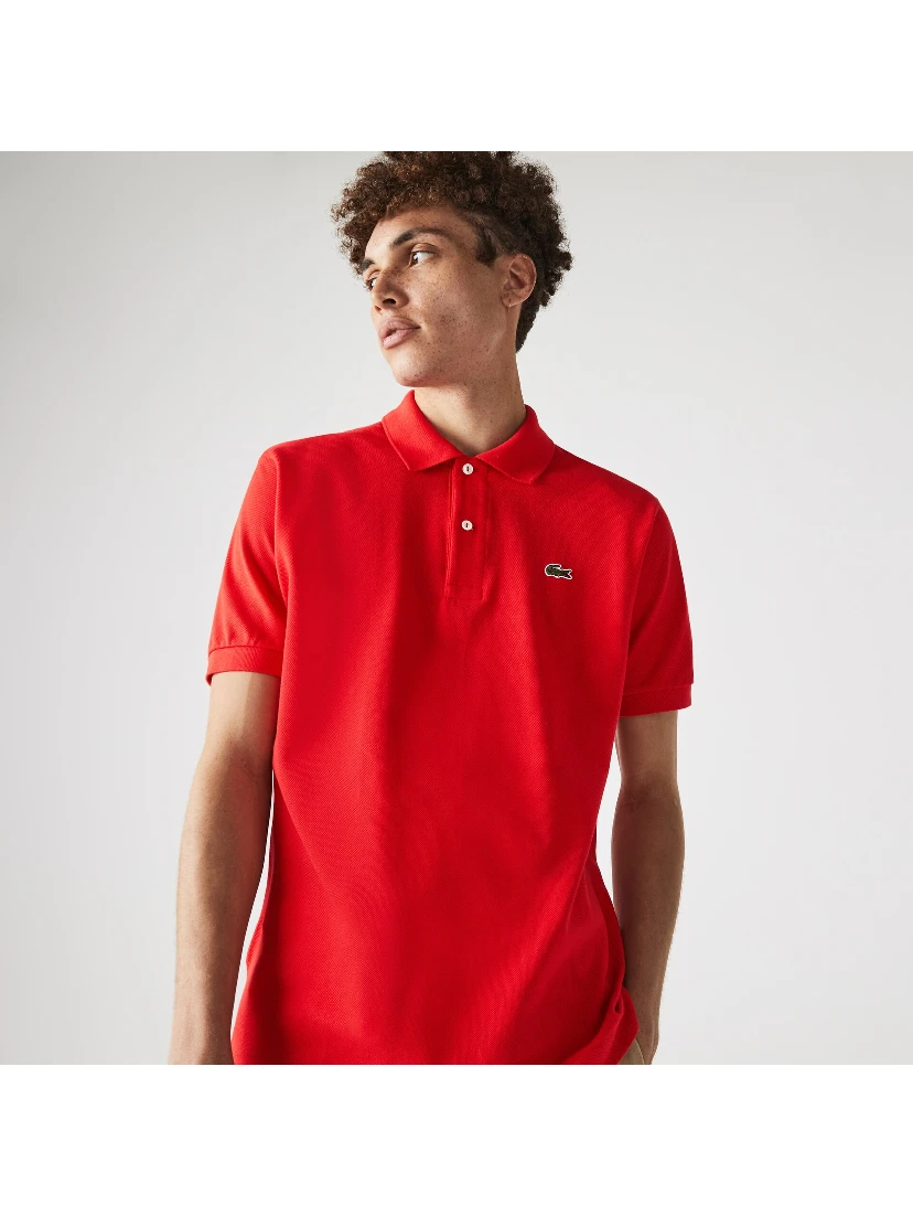 تيشيرتات وبولو لاكوست حمراء