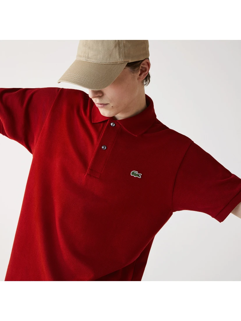 تيشيرتات وبولو لاكوست حمراء