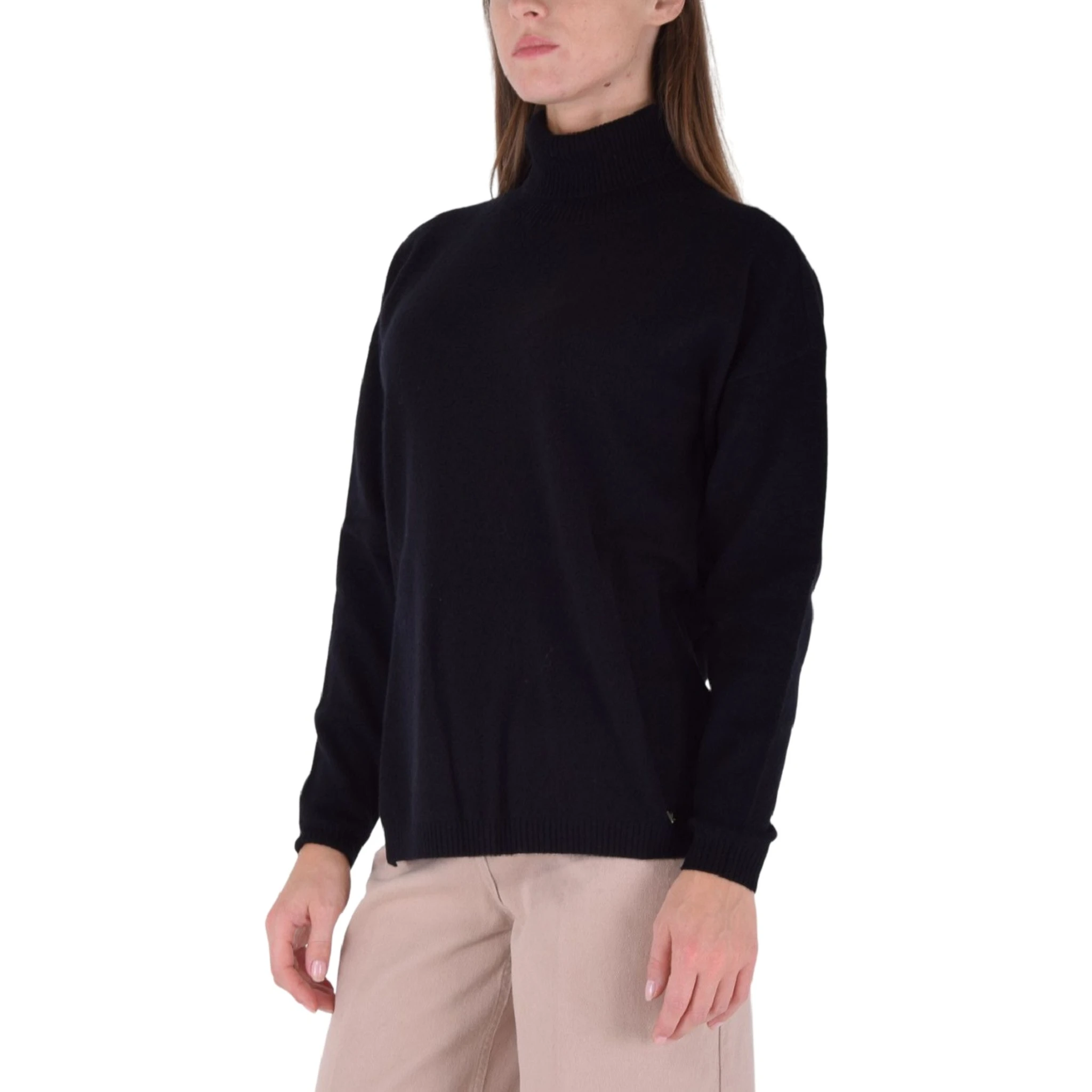 كنزات كوكا سوداء