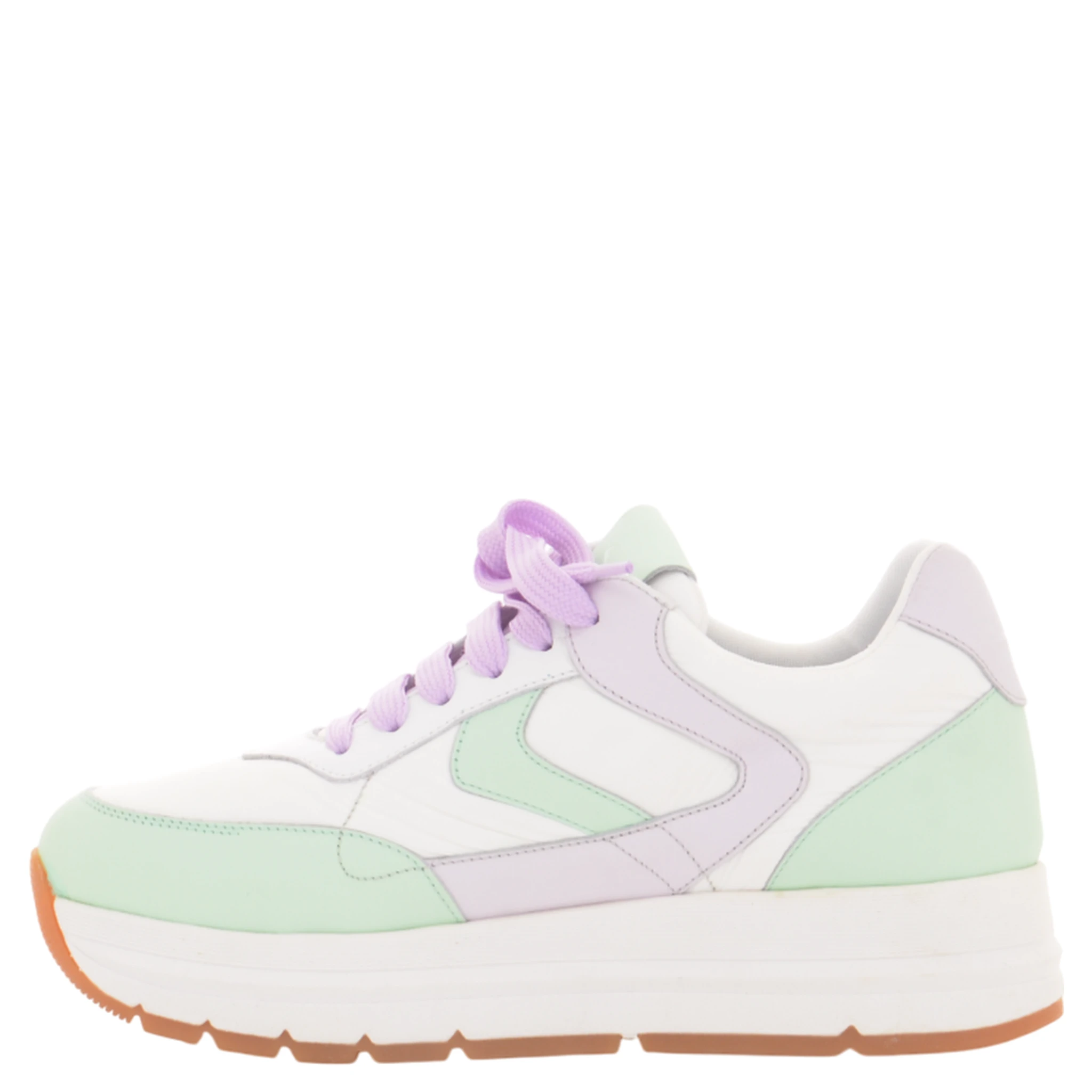 حذاء رياضي أبيض من نوع فوال بلانش