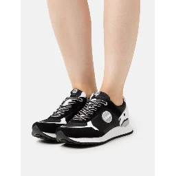 حذاء رياضي أسود من كولمار