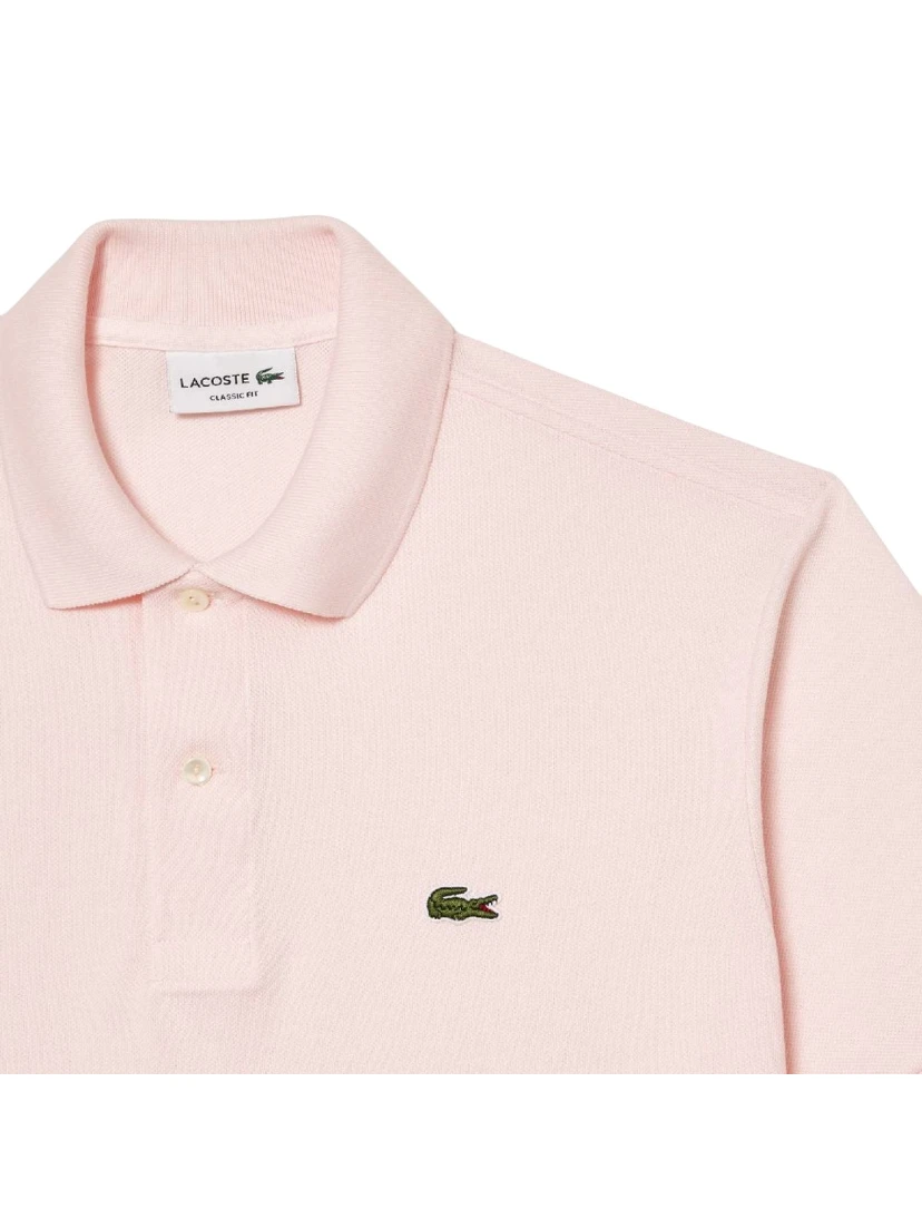 تيشيرتات وبولو لاكوست باللون الوردي