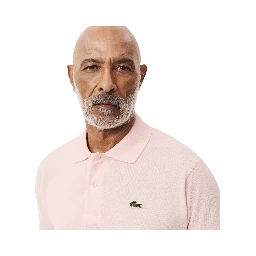 تيشيرتات وبولو لاكوست باللون الوردي