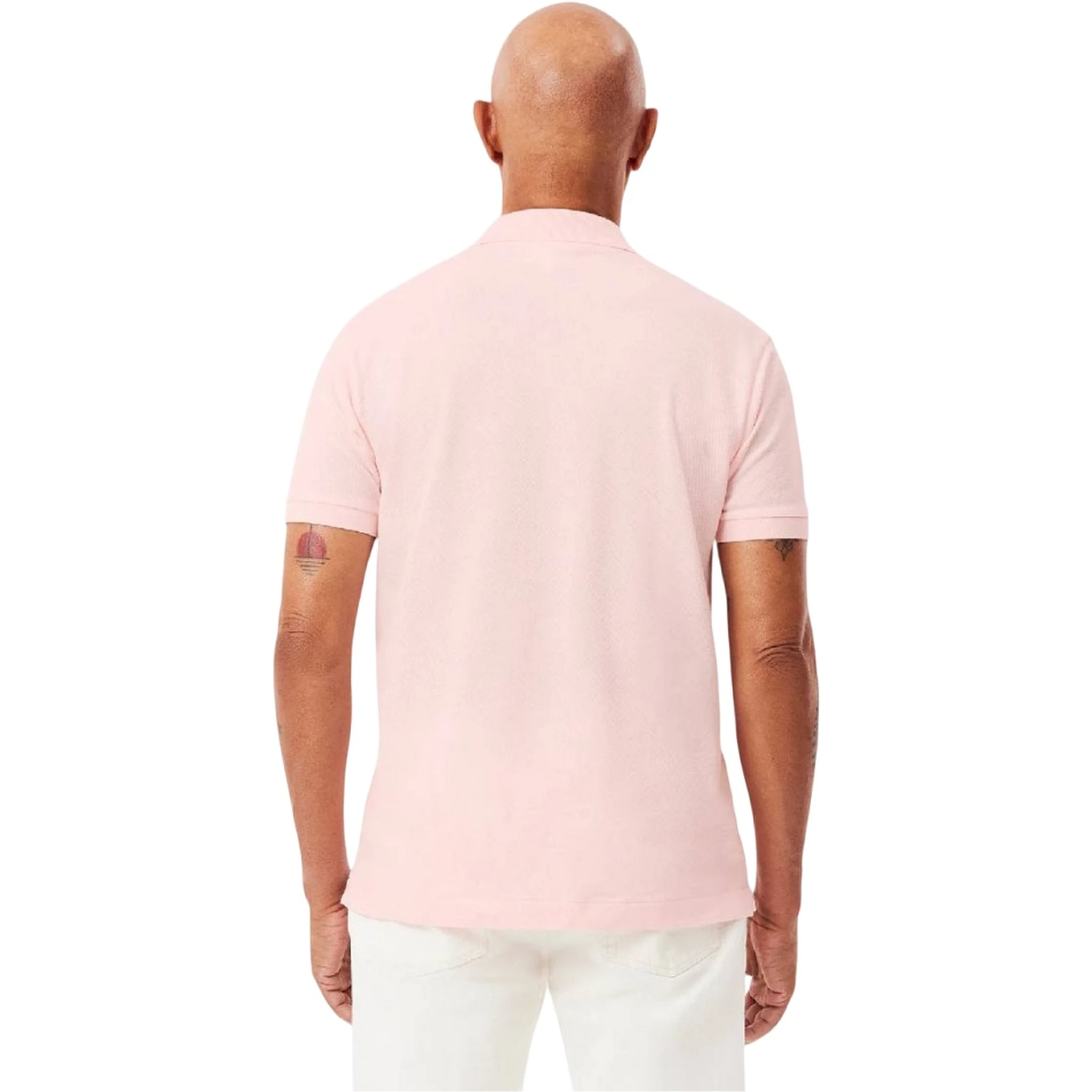 تيشيرتات وبولو لاكوست باللون الوردي