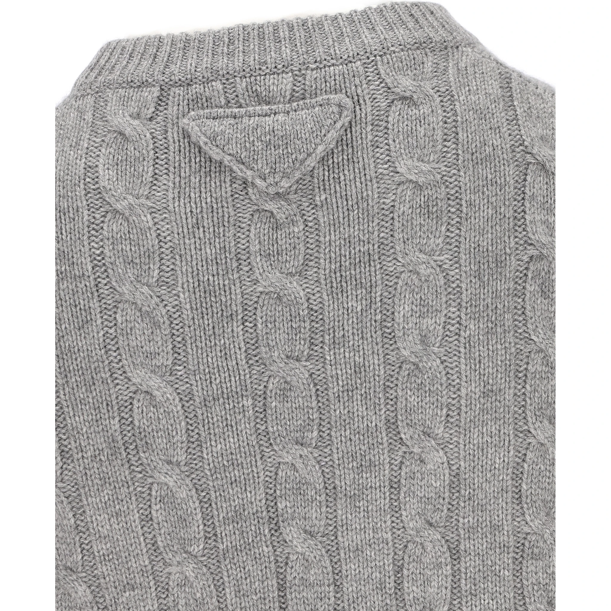 كنزات برادا رمادية