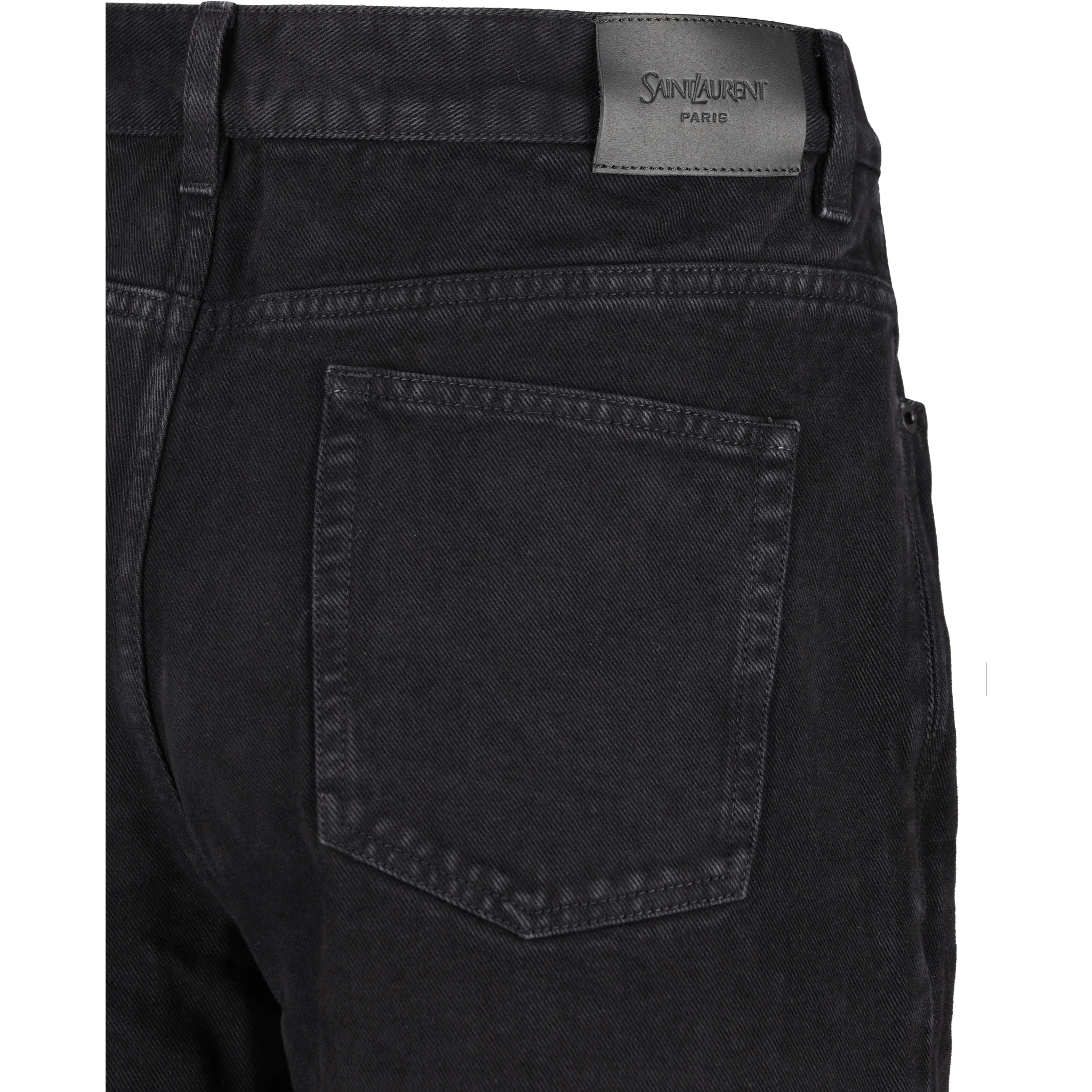 بنطلون جينز بقصة مستقيمة