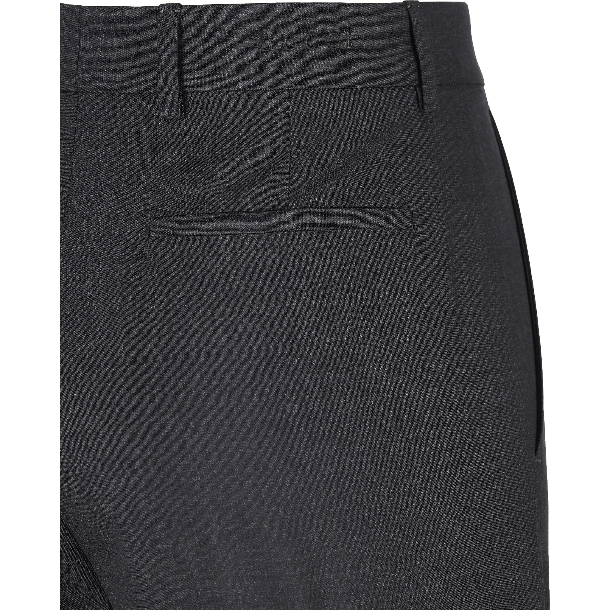 ملابس غوتشي الجاهزة