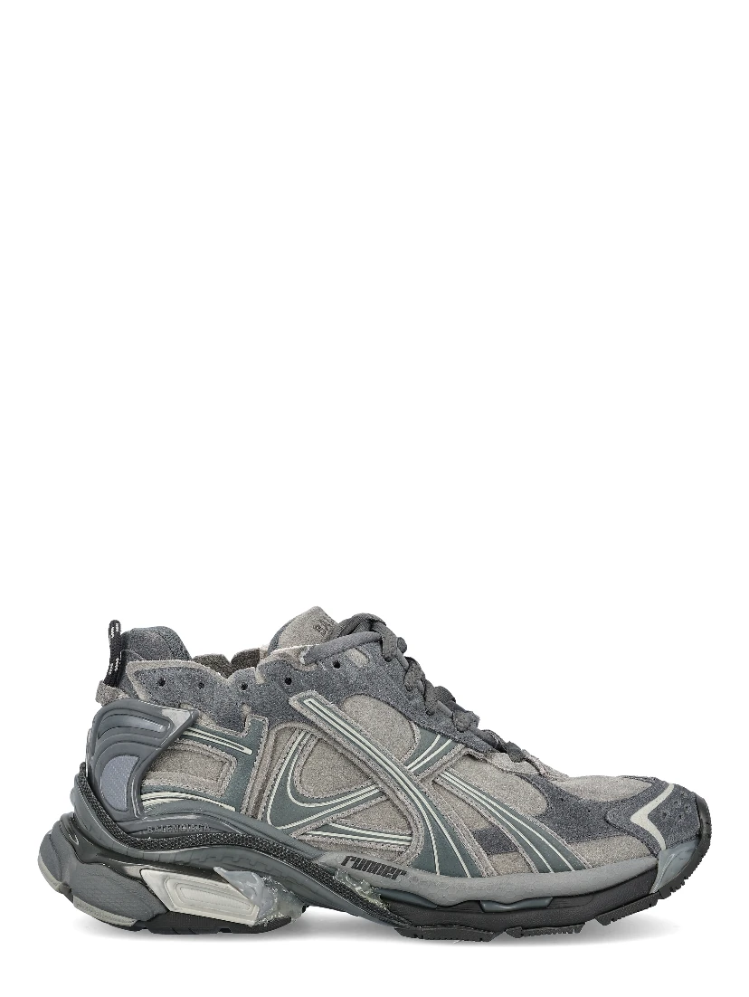 Runner trainers