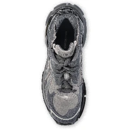 Runner trainers